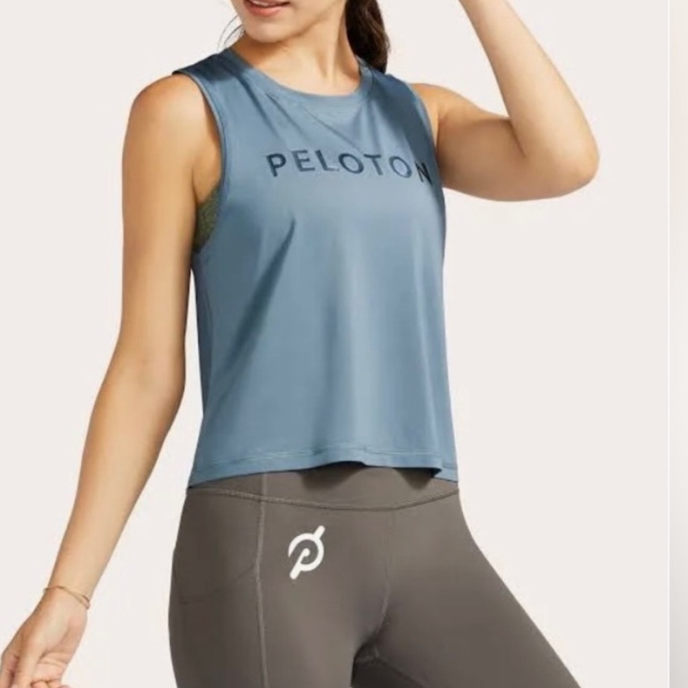 Peloton Distance Cropped Muscle
Tank Top -Blue